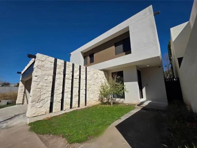 CASA EN VENTA EN LAS BARRANCAS DETRAS DE VERSALLES