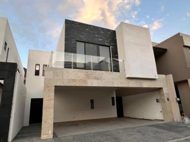 Casa en Venta en Las Esmeraldas, Monterrey NL