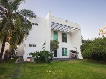 Casa en Venta en Las Fuentes con alberca