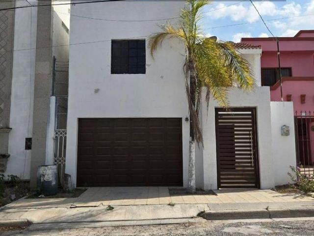 Casa en VENTA en: Las Fuentes Secci?n Aztlan entre Fuente de Diana y Oriente dos