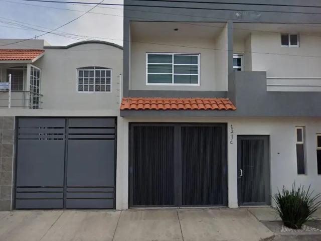 CASA EN VENTA EN LAS FUENTES, ZAMORA, MICHOACÁN