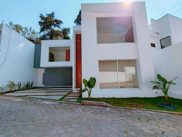 CASA EN VENTA EN LAS GUACAMAYAS CUERNAVACA 4 RECAMARAS