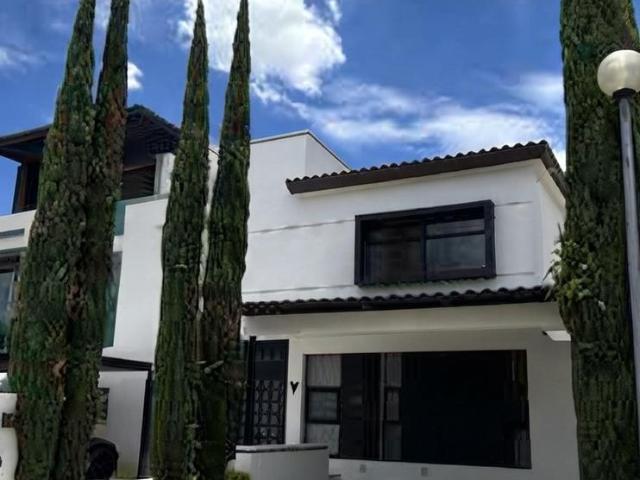 CASA EN VENTA EN LAS PLAZAS