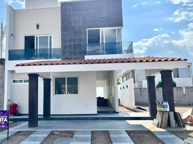 Casa en Venta en Las Plazas al Norte de Aguascalientes MNT