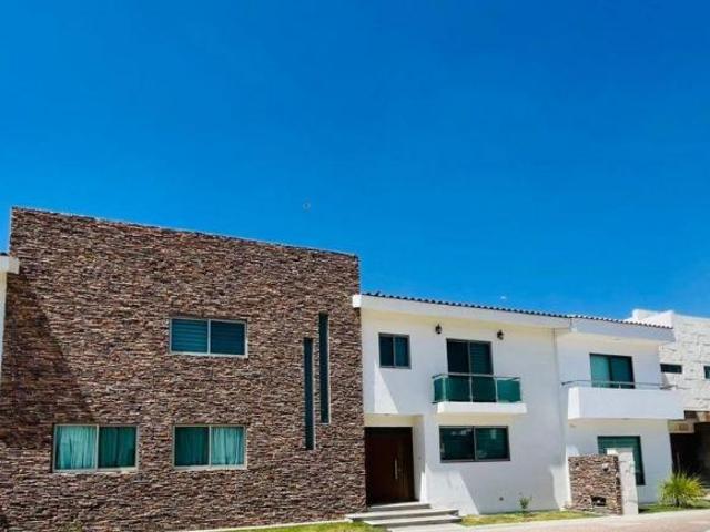 Casa en venta En Las Plazas súper amplia, excelente estado
