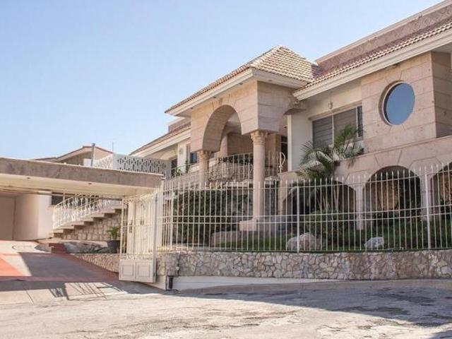 CASA EN VENTA EN LAS ROSAS