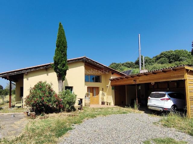 Casa en venta en Lascuarre. Gran casa en finca de 20.000 m2. 445m2 de vivienda en una sola planta. Casas.
