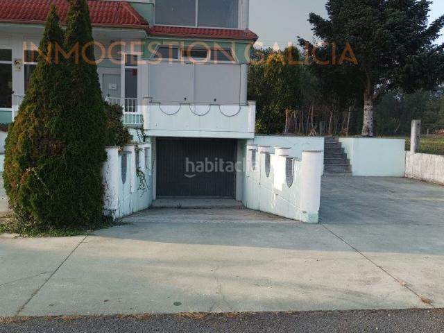 Casa en venta en Laracha. Preciosa casa de pueblo de dos plantas con negocio en funcionamiento. Casas.
