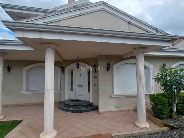Casa en venta en Lardero. Casa individual en parcela de aprox. 800 m con jardines, porches. Casas.