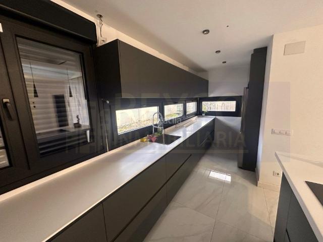 Casa en venta en Lardero. CHALET INDEPENDIENTE CON PISCINA EN ZONA LOS MANZANOS. Casas.