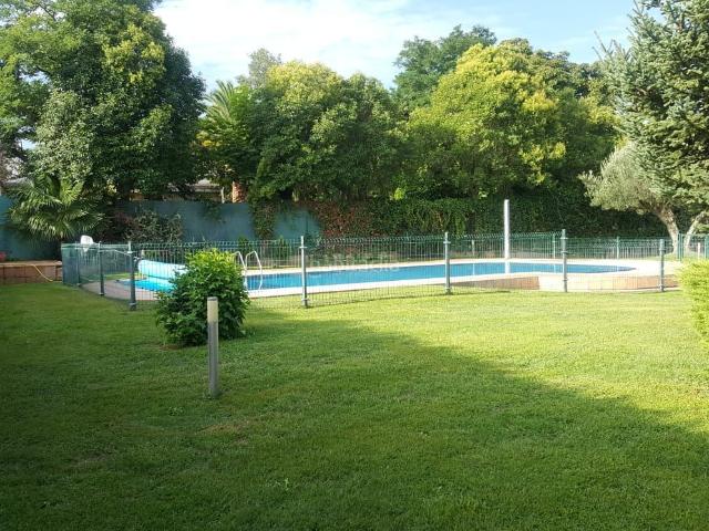 Casa en venta en Lardero. Espectacular chalet individual en la zona de avenida de Madrid, con parcela de 1.532 m2. Casa de 653mº,Todas las orientaciones. 5. Casas.