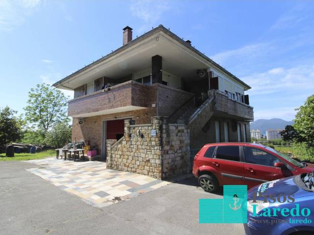 Casa en venta en Laredo