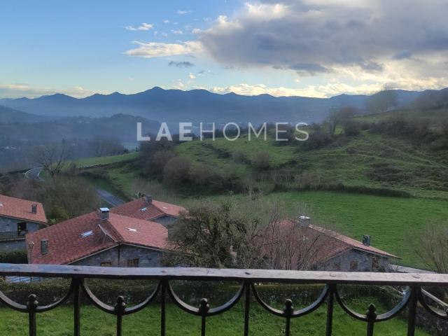 Casa con terreno en Larraul