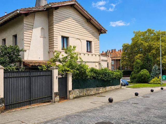 Casa en venta en Leioa, Negurigane Peruri. Casa singular en Negurigane. Casas.