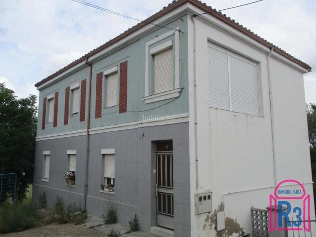 Casa en venta en León, Armunia. Casa con 2 viviendas en el Casco Urbano de Armunia. Casas.