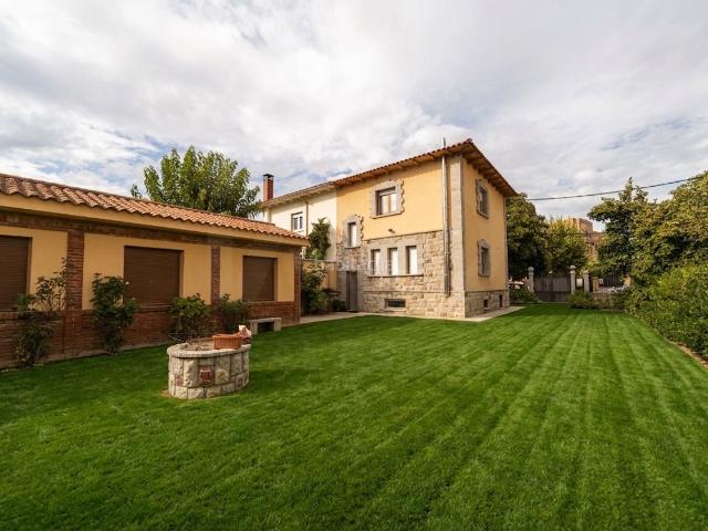 Casa en venta en León, Pinilla. Casas.