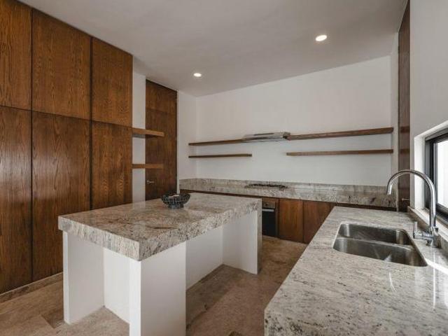 CASA EN VENTA EN LEONORA TEMOZÓN NORTE MÉRIDA YUCATÁN