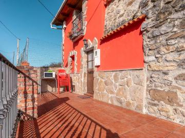 Casa en venta en Lena. Joya Rural en Corneyana Casa con Finca Edificable y Gran Potencia. Casas.
