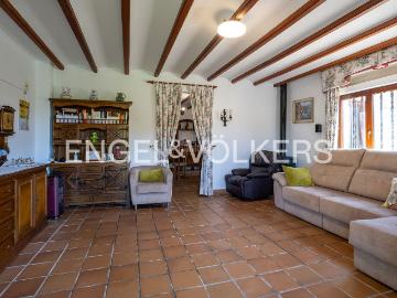 Casa en venta en Liendo. Casa independiente con jardín, ascensor y tres viviendas en Liendo. Casas.