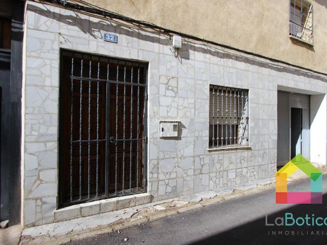 Casa en venta en Lillo. Casa tradicional con gran almacén y múltiples posibilidades en Lillo Toledo. Casas.