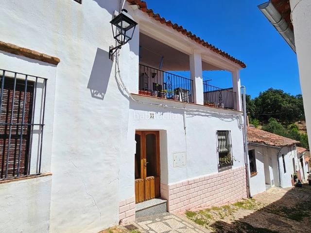 Casa en venta en Linares de la Sierra. Casa con terraza, corral y trastero, lista para entrar. Casas Linares de la.