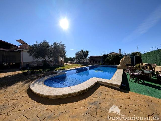 Casa en venta en Linares, San Roque La Cruz La Rozuela. Fantástica casa urbana en san Roque. Casas.