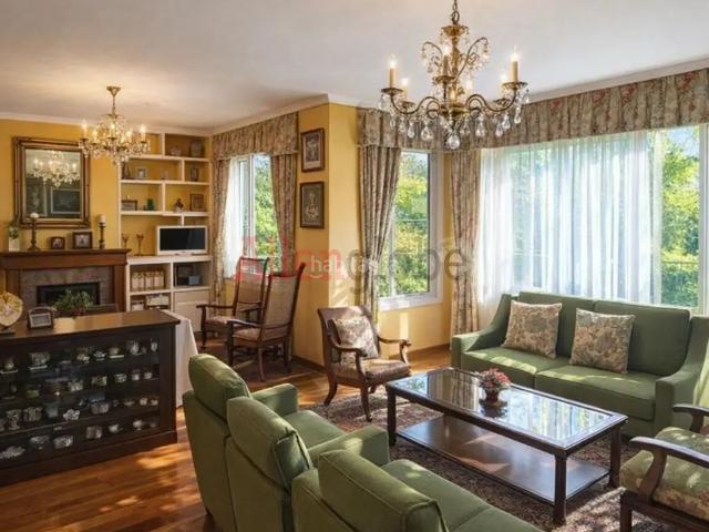 Casa en venta en Llanera. CHALET ADOSADO CON JARDIN EN MUY BUEN ESTADO. Casas.