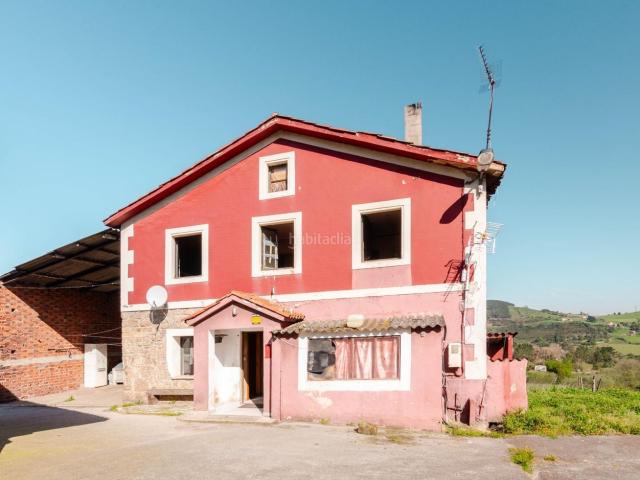 Casa en venta en Llanera. EL GIGANTE DE SANTOFIRME 6,5 hectáreas de libertad y potencial en el Corazón de Asturias. Casas.