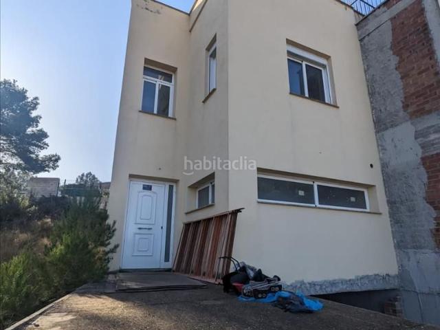 Casa en venta en Llacuna La. Casa Adosada a Reformar en La Llacuna, Barcelona 124.000. Casas Llacuna.