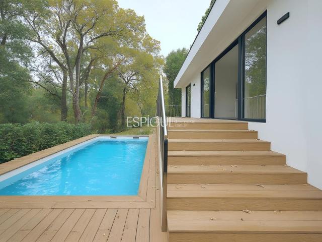 Casa en venta en Llagostera. Casa de Obra Nueva con Piscina y Vistas al Bosque en Las Canyera, Llagostera. Casas.