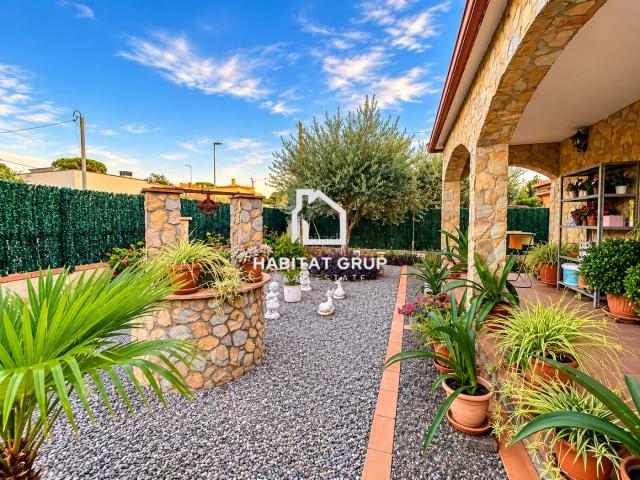 Casa en venta en Llagostera. Casas.