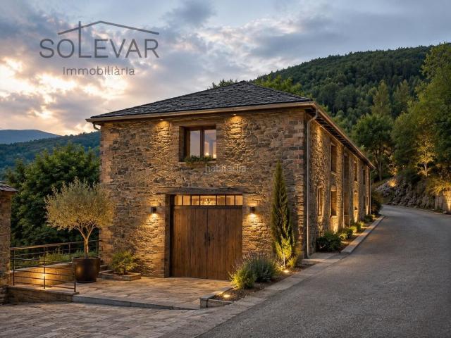 Casa en venta en Llavorsí Pirineos. GRAN CASAPAJAR A REFOMRAR EN MONTENARTRÓ. Casas.