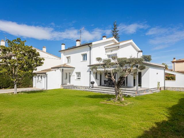 Casa en venta en Llers. Casa aislada con piscina Casa aïllada amb piscina. Casas.