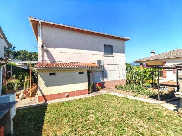 Casa en venta en Lliçà d´Amunt. CASA DE 190 M2 EN URB. DE LLIÇÀ D'AMUNT CON PARCELA DE 444 M2 MUY CERCA DE SUPERMERCADO Y COLEGIO. Casas Lliçà.