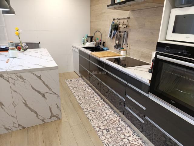 Casa en venta en Lliçà d´Amunt. Casa soleada para 2 familias con entradas independientes. Casas Lliçà.
