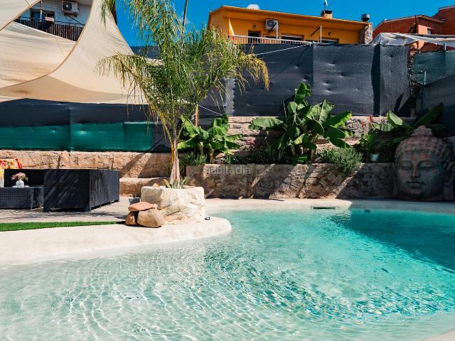 Casa en venta en Lliçà d´Amunt. EXCLUSIVA VIVIENDA UNIFAMILIAR CON PISCINA, JARDÍN Y GARAJE PARA 4 VEHÍCULOS. Casas Lliçà.