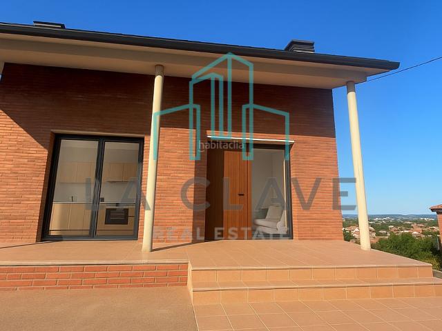 Casa en venta en Lliçà d´Amunt. Obra nueva en construcción con acabados a elegir por el comprador. Casas Lliçà.