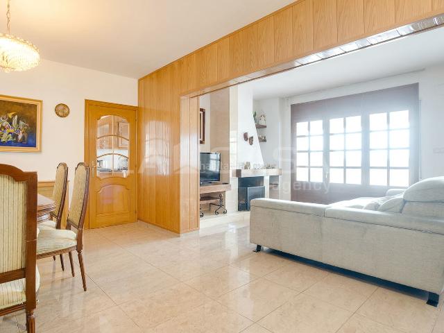 Casa en venta en Lliçà d´Amunt. La Casa Agency presenta en exclusiva esta espectacular casa a cuatro vientos situada en la urbanización Can Xicota, en Lliçà dAmun. Casas Lliçà.