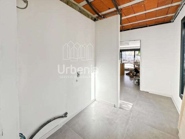 Casa en venta en Lliçà d´Amunt. Moderna vivienda de nueva construcción con piscina privada y alta eficiencia energética. Casas Lliçà.
