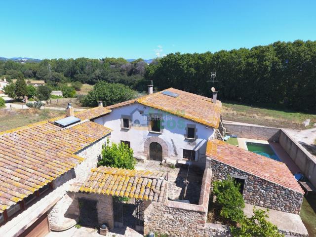 Casa en venta en Lliçà d´Amunt. MASIA auténtica en venta de 6'5 Has de terreno y anexos, ideal 1ª o 2ª residencia ademas de la posibilidad de montar un negocio. Casas Lliçà.