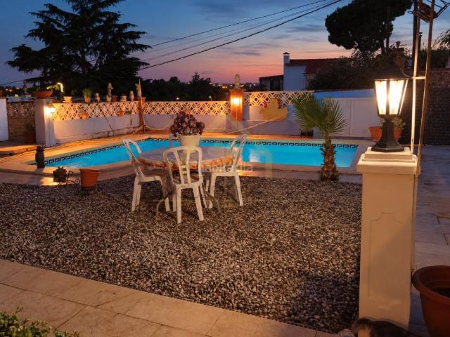Casa en venta en Lliçà d´Amunt. Preciosa casa toda en planta en Lliçà dAmunt urbanización Can Salgot con piscina, garaje. Casas Lliçà.