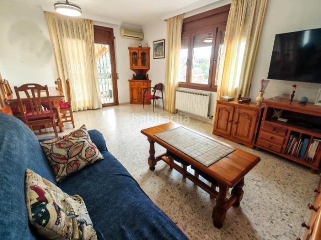 Casa en venta en Lliçà d´Amunt. REF. TOT 2425 CASA DE 262 M2 EN URB. DE LLIÇÀ D'AMUNT CON PARCELA DE 435 M2 MUY CERCA DE SUPERMERCADO Y COLEGIO. Casas Lliçà.