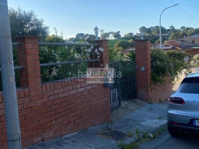 Casa en venta en Lliçà de Vall. Chalet esquinero con gran parcela y vistas verdes en Sant Moritz, Lliçà de Vall. Casas Lliçà de.