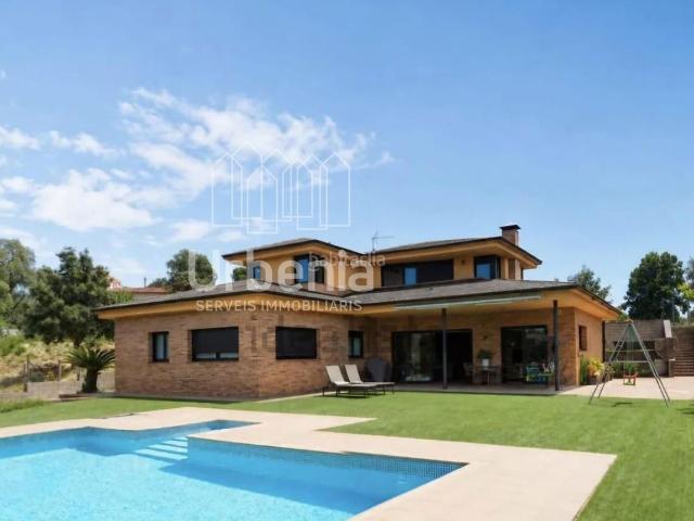 Casa en venta en Lliçà de Vall. Espectacular casa unifamiliar con piscina y vistas panorámicas en Lliçà de Vall. Casas Lliçà de.