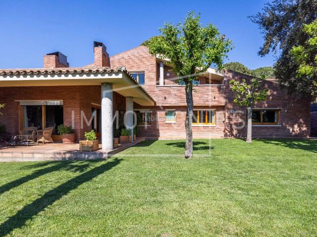 Casa en venta en Lliçà de Vall. Una casa singular, para compradores exigentes que valoran la autenticidad. Casas Lliçà de.