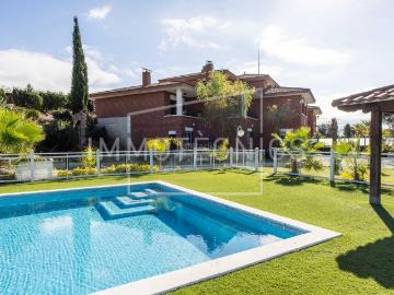 Casa en venta en Lliçà de Vall. Finca singular con 4 viviendas independientes en Lliçà de Vall. Casas Lliçà de.