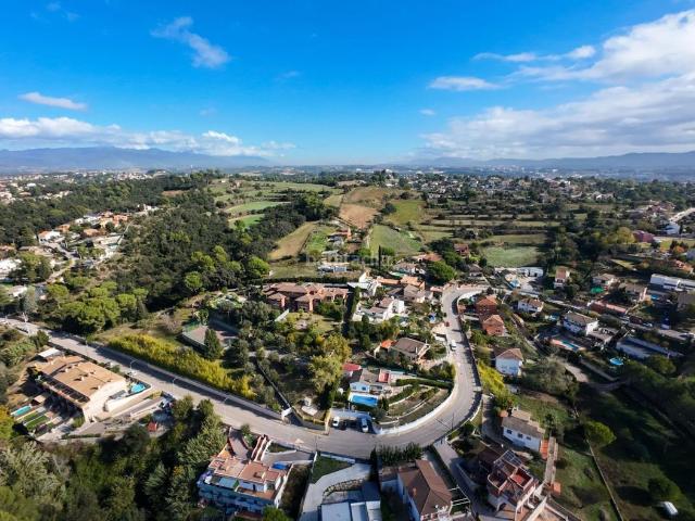 Casa en venta en Lliçà de Vall. Finca singular con 4 viviendas independientes en Lliçà de Vall. Casas Lliçà de.