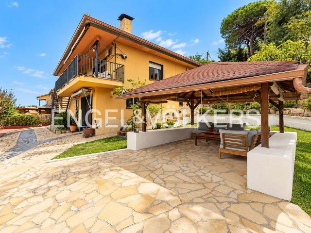 Casa en venta en Llinars del Vallès. Casa con piscina y vistas a la montaña en Llinars del Vallès. Casas Llinars del.
