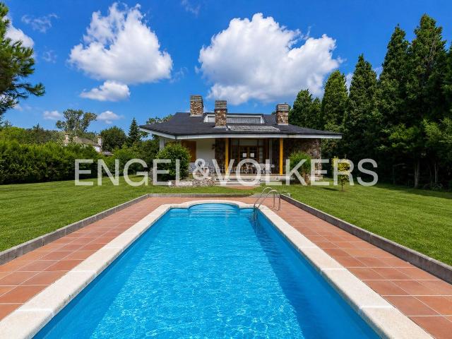 Casa en venta en Llinars del Vallès. Exclusiva casa con piscina en Sant Antoni de Vilamajor. Casas Llinars del.