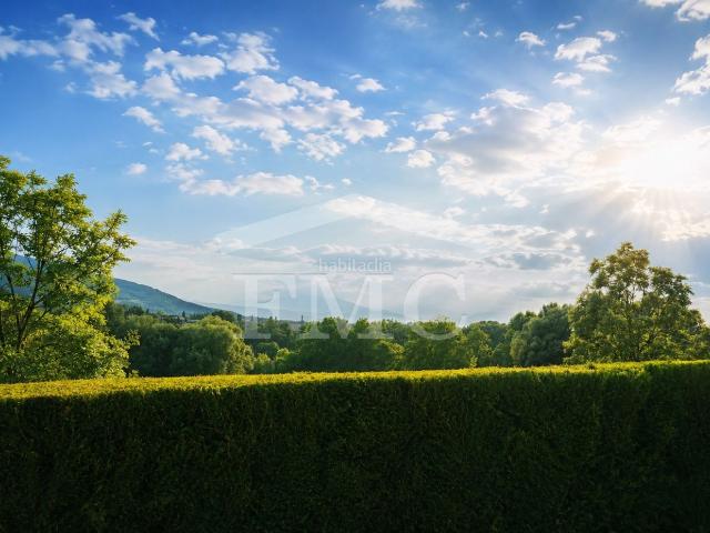 Casa en venta en Llívia Pirineos. Casa cantonera amb jardí privat. Casas.